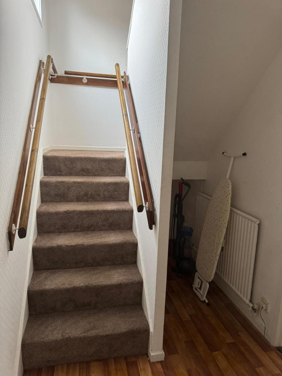 Large 2 Bedroom House Wombridge Luaran gambar