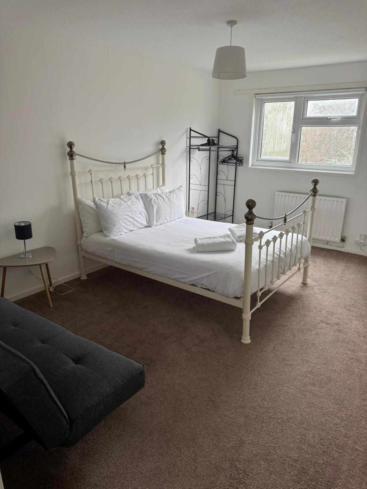 Large 2 Bedroom House Wombridge Luaran gambar
