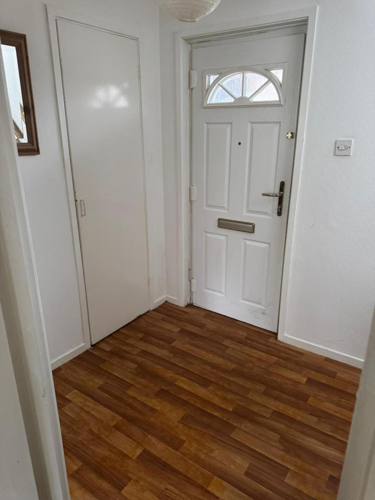 Large 2 Bedroom House Wombridge Luaran gambar
