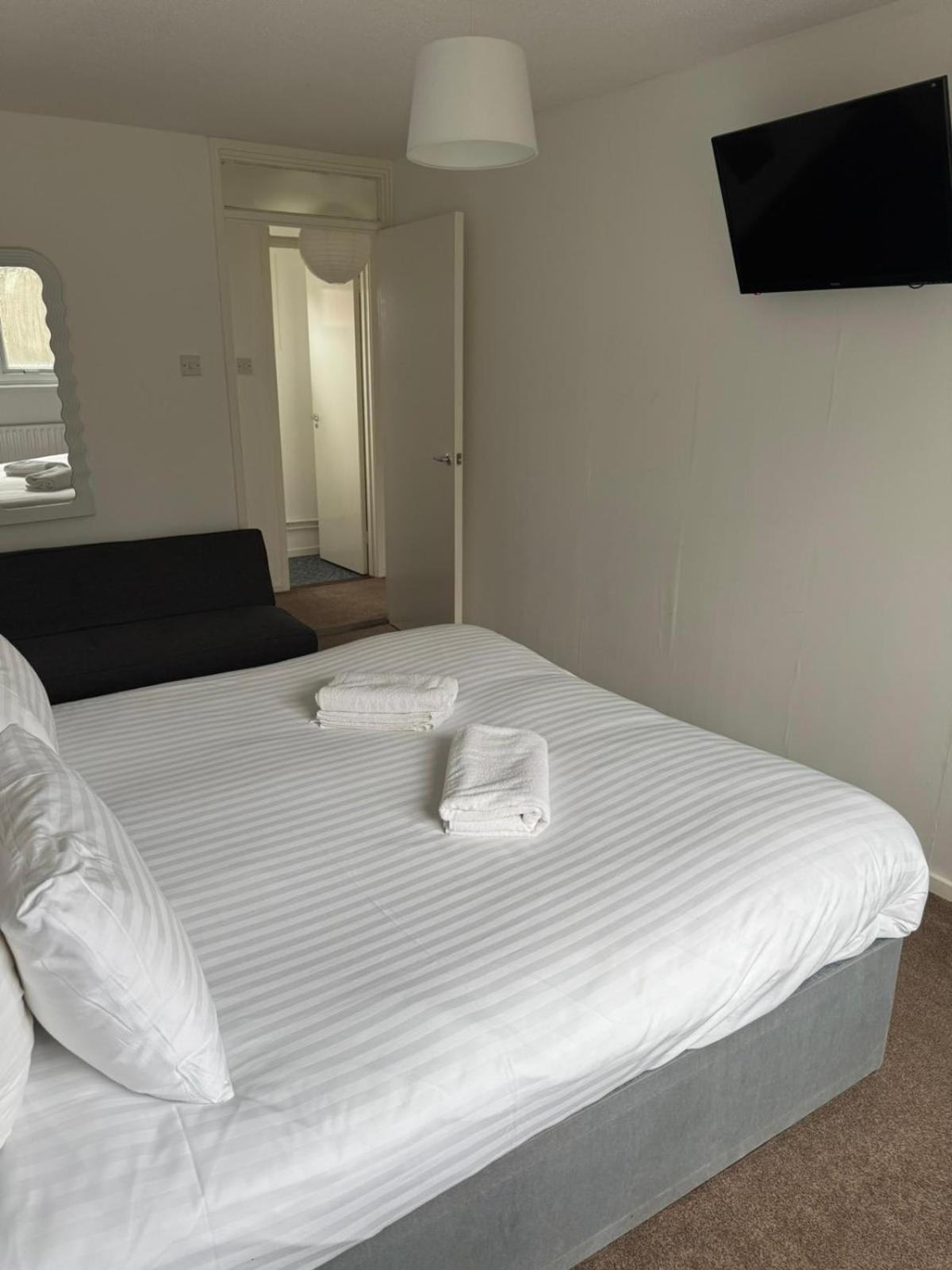 Large 2 Bedroom House Wombridge Luaran gambar